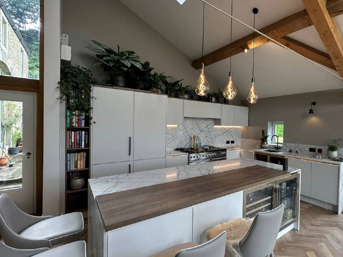 Electricians in Manchester.